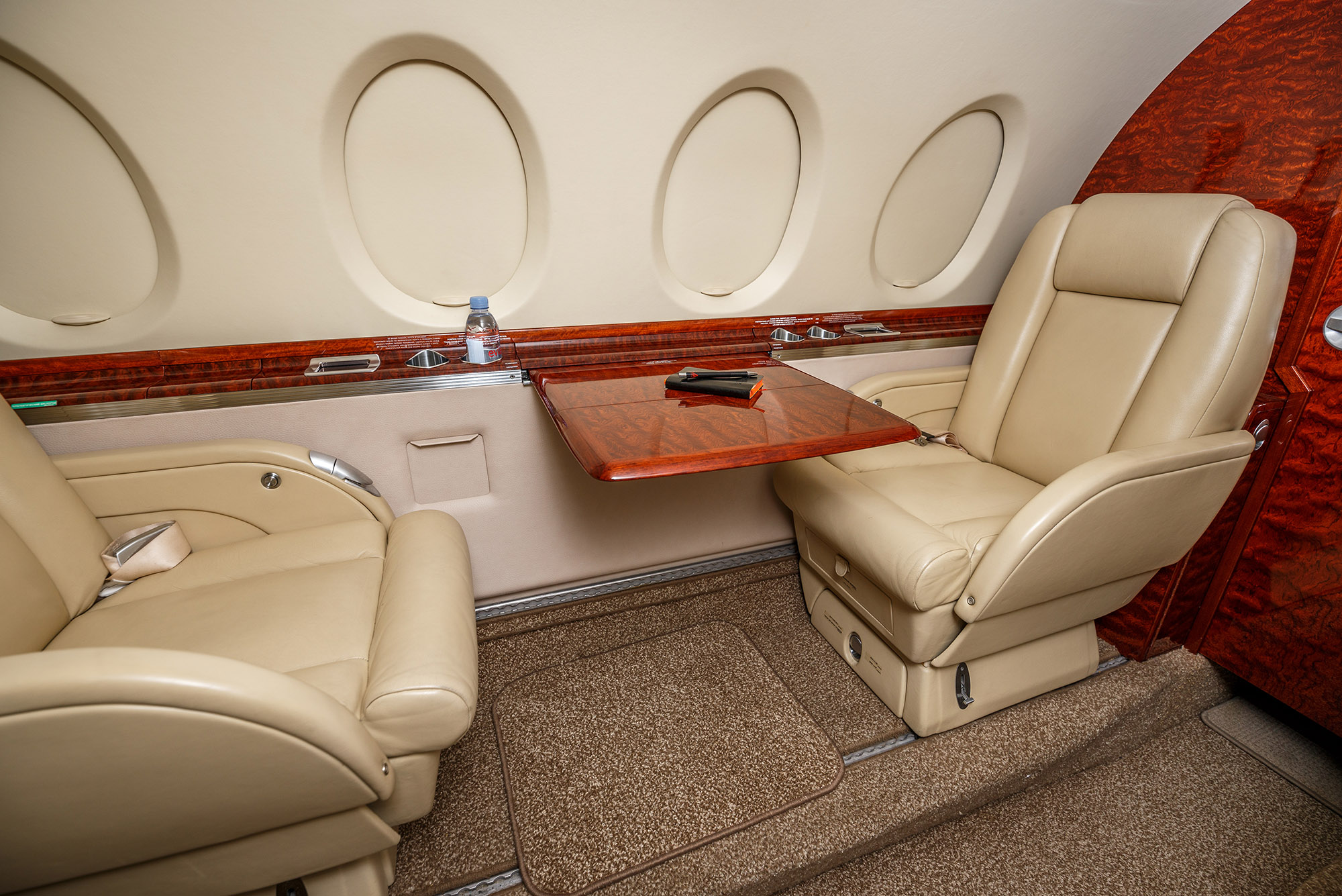 jet per aviazione aziendale Beechcraft Hawker 750